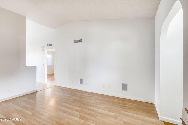 Building Photo - 510 E Sequoia Dr