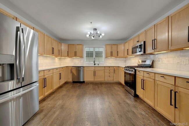 Building Photo - 115 Halstead Ave