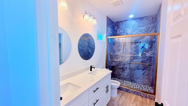 Building Photo - 7014-5914 02