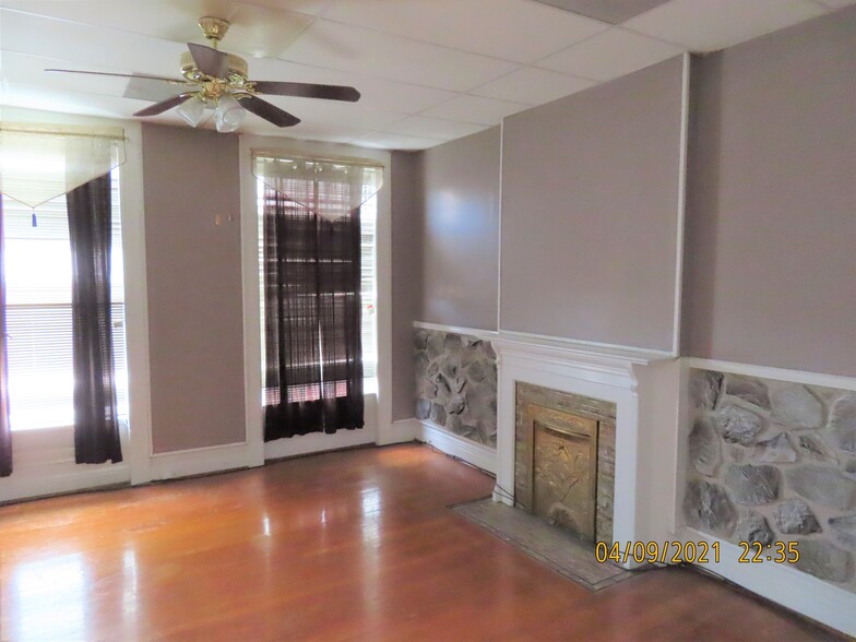 UPSTAIRS LIVINGROOM - 2026 E Adelaide Ave