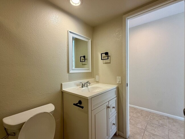 Building Photo - 3366 Waterford Dr