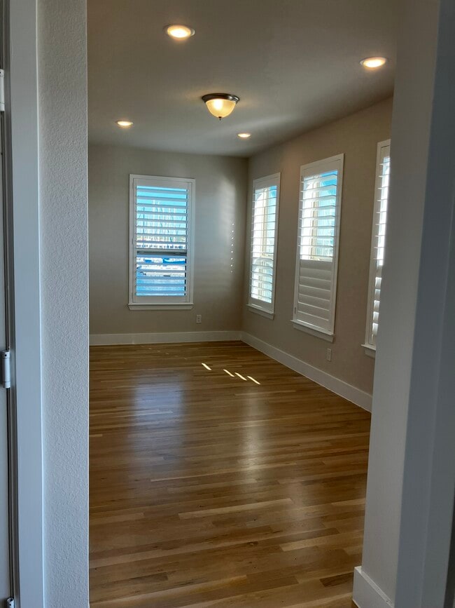 Building Photo - 1225 Marc Pl