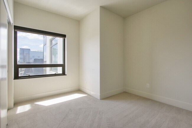 Building Photo - Gorgeous 2 Bedroom/2 Bathroom Condo for Rent at The 88