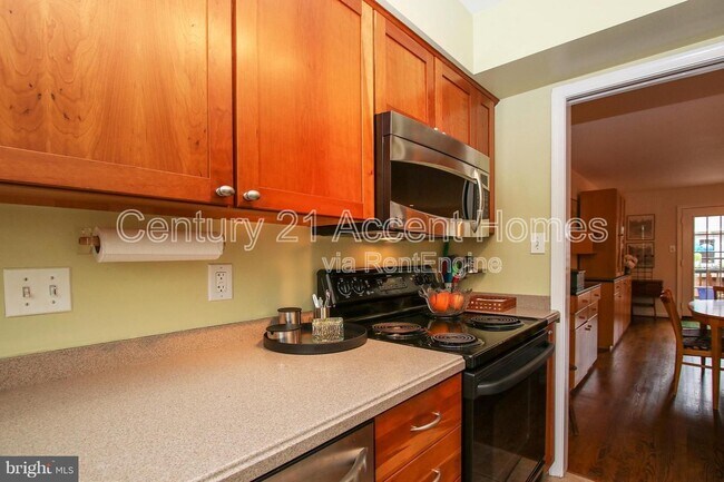 Building Photo - 3009 20th Ct S