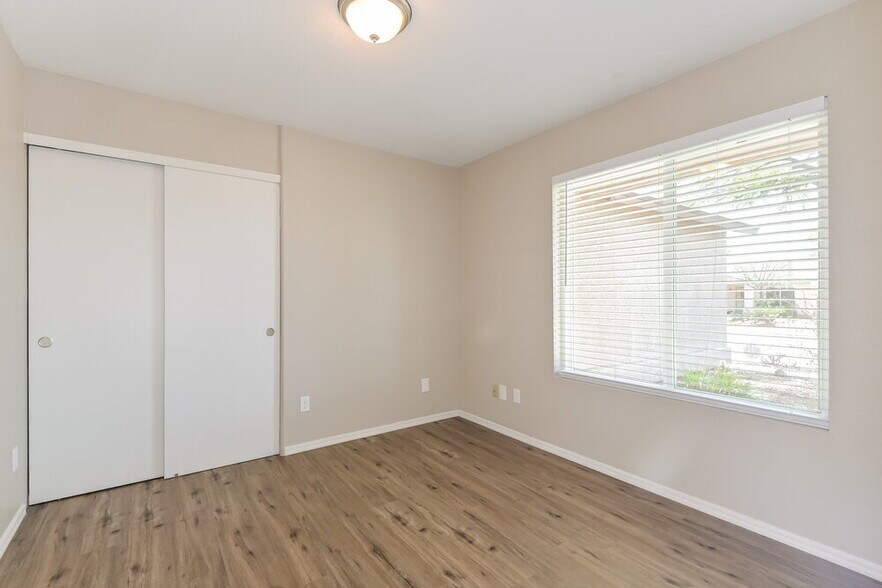 Building Photo - 10029 E Moonstruck Way