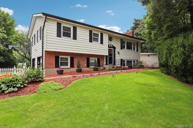 Building Photo - 118 Standish Dr