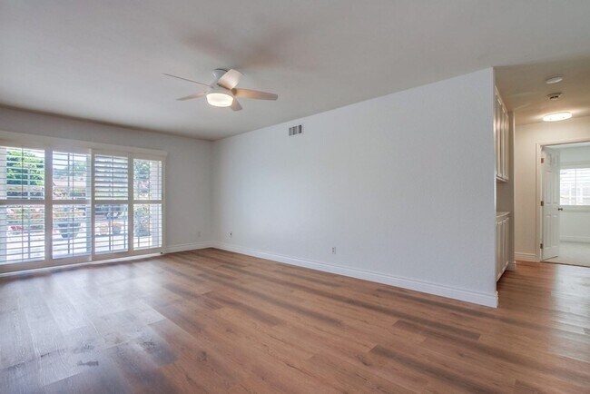 Building Photo - Single Story Oceanside Home Available July...