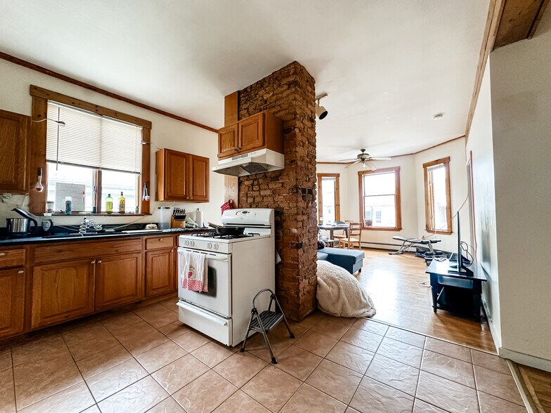 Primary Photo - 3 Sachem St