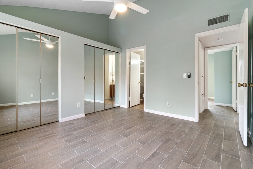 Building Photo - 4901 E Kelton Ln