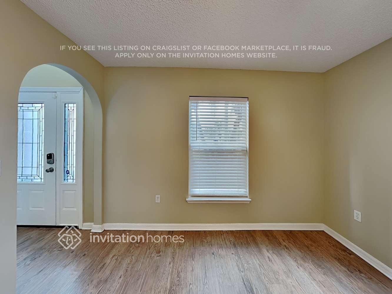 Building Photo - 3876 La Flor Dr