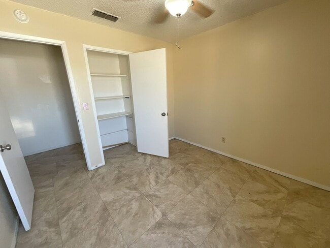 Building Photo - Charming Clovis 3/2 Home with New Solar System