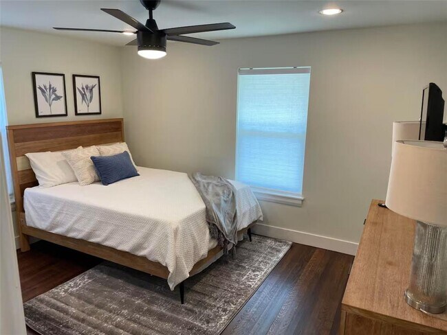 Building Photo - 1406 Brentwood St