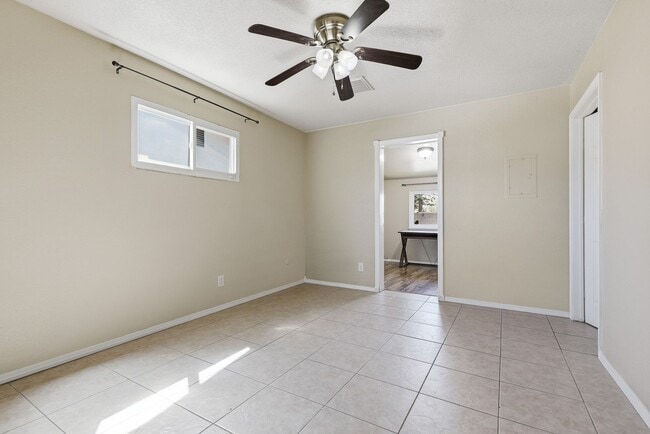 Building Photo - Three Bedroom Home with Bonus Room