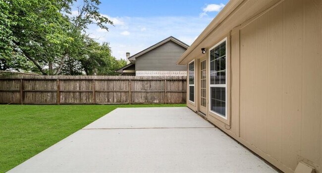 Building Photo - 1504 Regency Ct