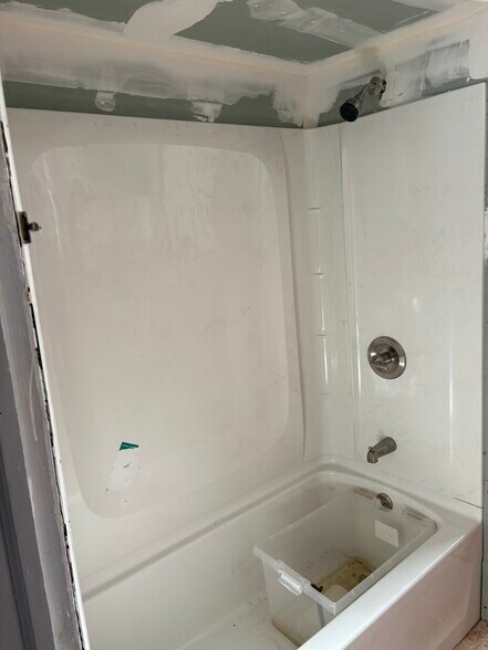 Building Photo - 451 Oak St