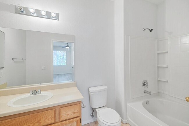 Building Photo - *VERY NICE CONDO IN GATED COMMUNITY !