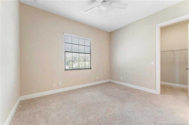 Building Photo - 569 SE Fascino Cir