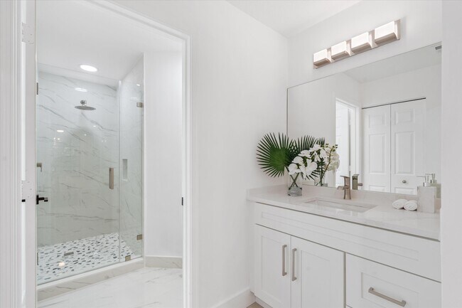 Building Photo - 441 Ashwood Pl