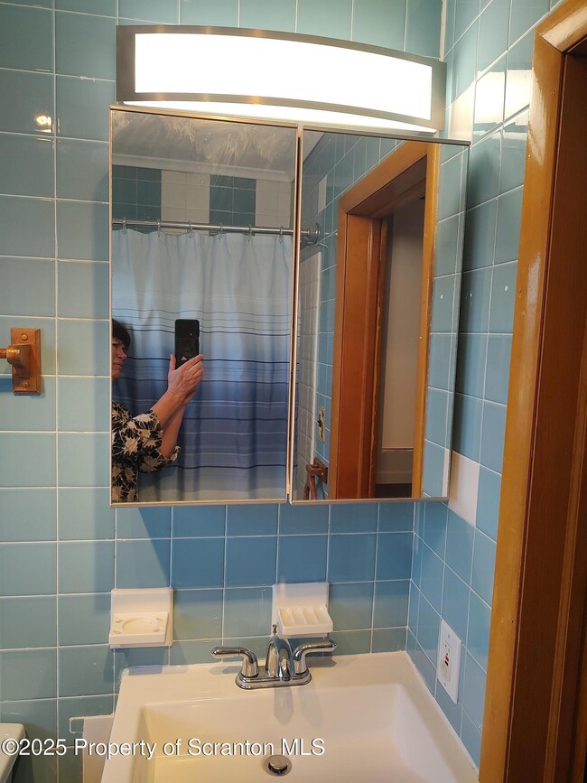 Building Photo - 1023 Carmalt St