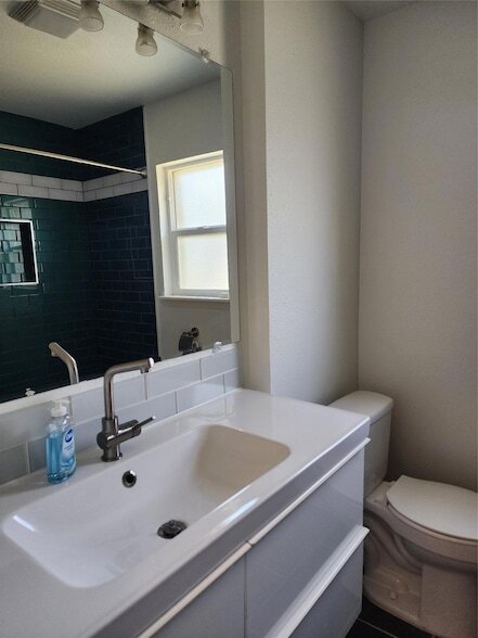 Building Photo - 1804 Kingwood Cove