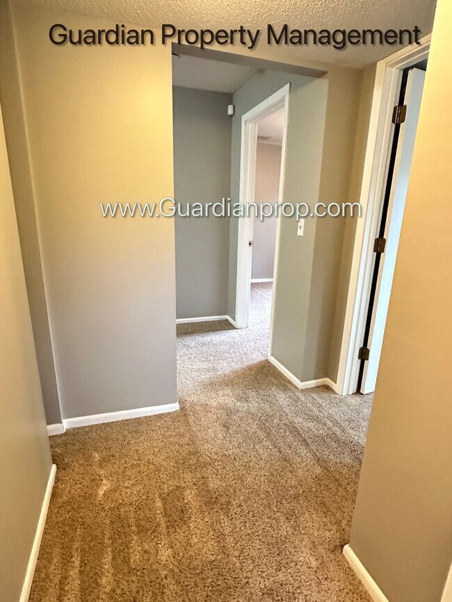 Building Photo - Eden Prairie Single Family Home, Fenced Yard, 2 Car Garage, Dishwasher W/D