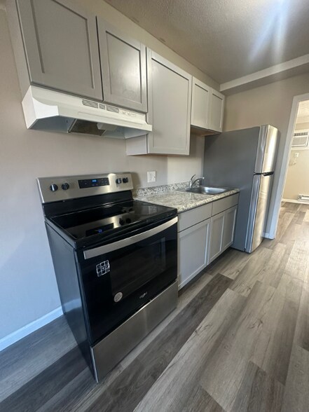 Building Photo - 794 Anderson Ave