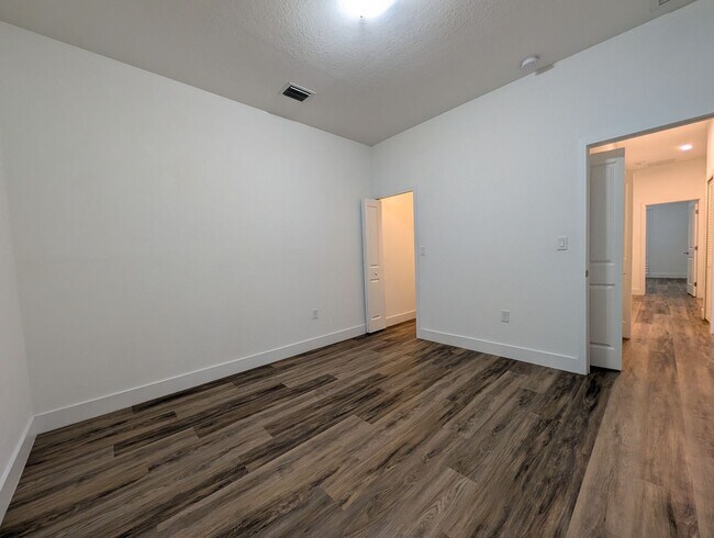 Building Photo - Spacious 3 Bedroom / 3.5 Bathroom Townhome for Rent – Miami