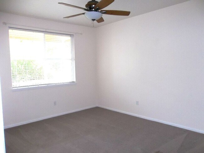 Building Photo - Enjoy Comfort and Convenience at Grays Peak Drive