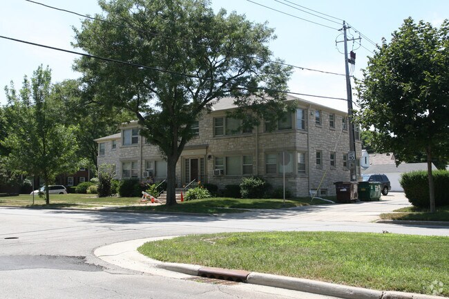 Building Photo - 5211 N Santa Monica Blvd