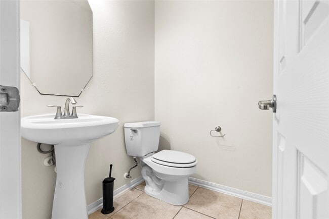 Building Photo - 6407 Pine Rest Dr