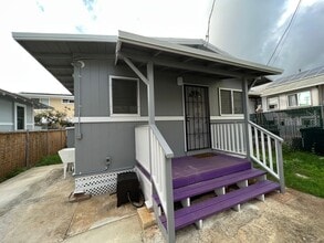 Building Photo - 3046C Harding Ave