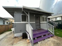 Building Photo - 3046C Harding Ave