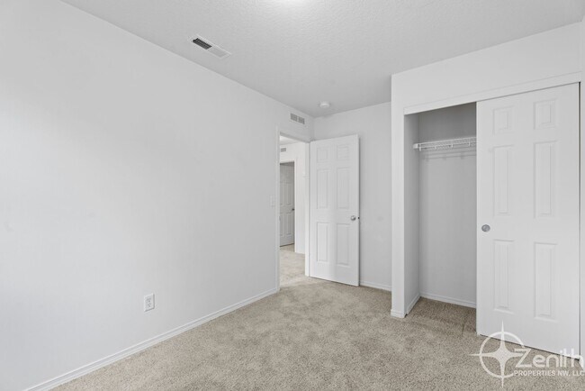Building Photo - Inviting 3 Bedroom Washougal Home with Lar...