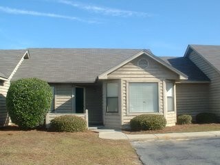 Building Photo - 2884 Rosehill Dr