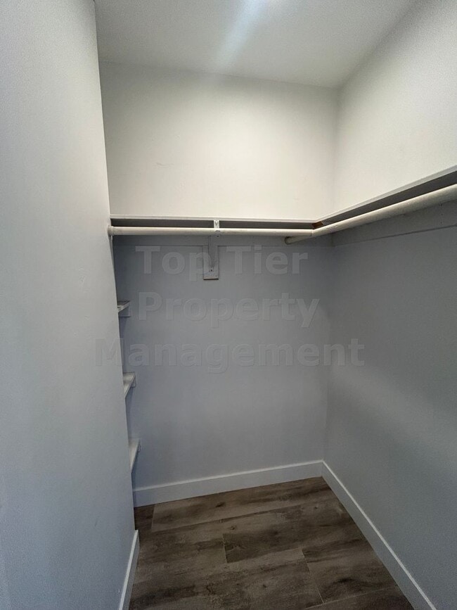 Building Photo - 2945 Kalmia St