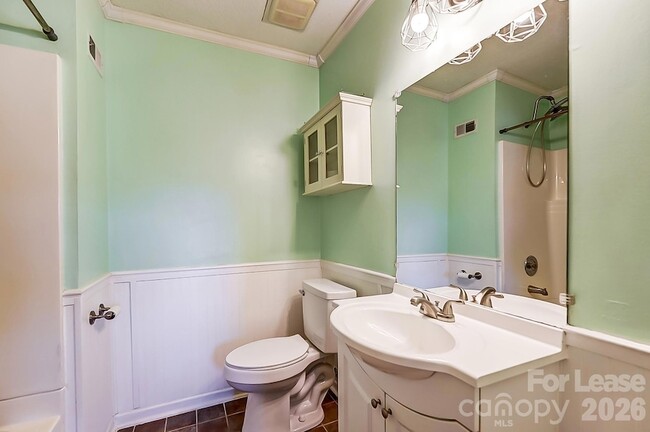 Building Photo - 10 Spruce Pine Dr