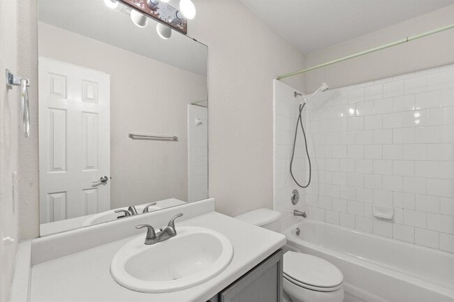 Building Photo - 2036 Kaiser Dr