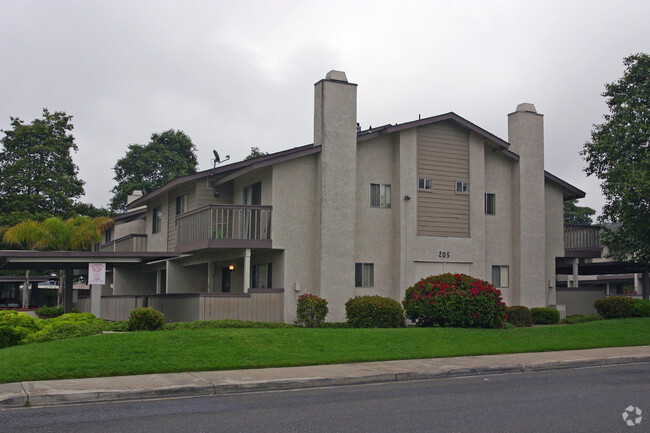 Building Photo - Westlake Gardens