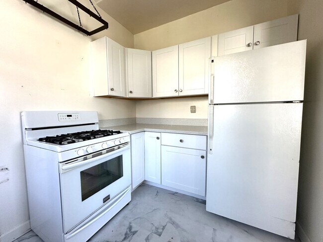 Building Photo - 1330-1334 Sassafras St