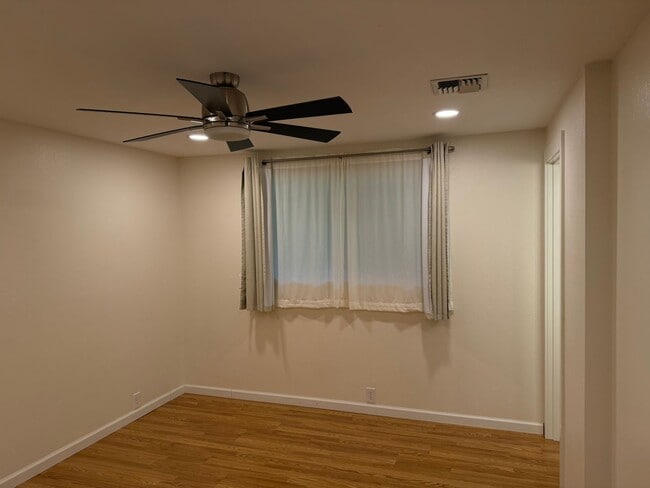 Building Photo - Beautiful 4 bedroom, 3 bathroom home in Eugene! MOVE IN SPECIAL!