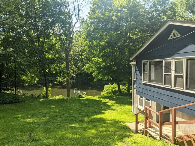 Building Photo - 1943 New Hackensack Rd