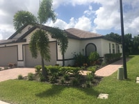 Building Photo - 1126 S Town and River Dr