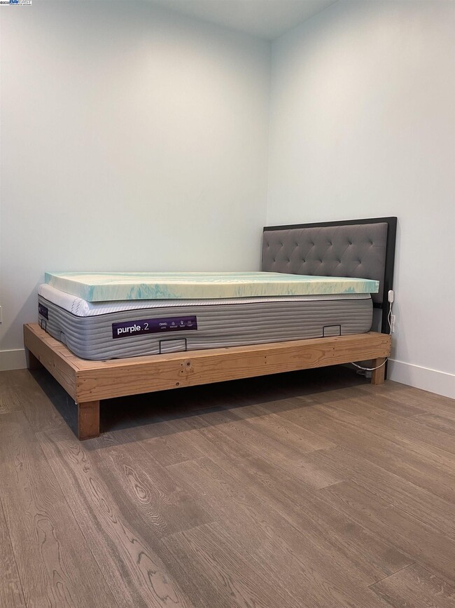 Building Photo - 1251 Burnett St