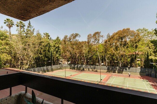 Building Photo - 2700 Cahuenga Blvd