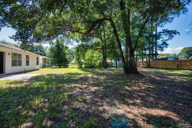 Building Photo - 5499 Chantilly Cir