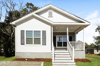 Building Photo - 2119 Lewis St