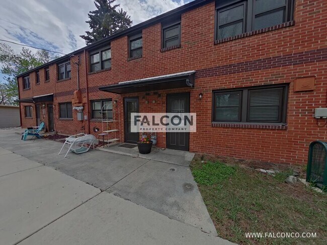 Building Photo - 2431 Paseo Rd