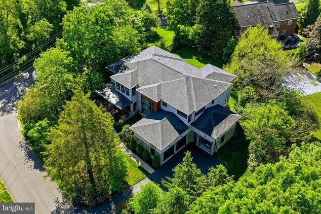 Building Photo - 1513 Oakview Dr
