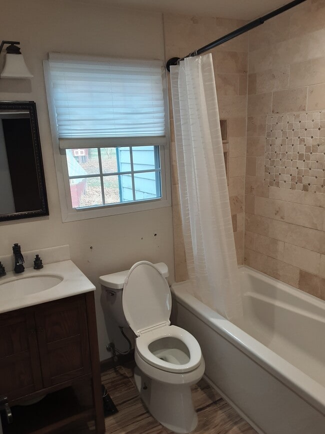 Building Photo - 8 Hillside Ave