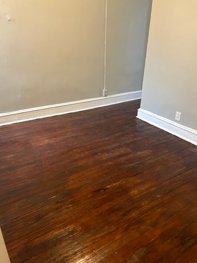 Building Photo - 1102 Morton Ave